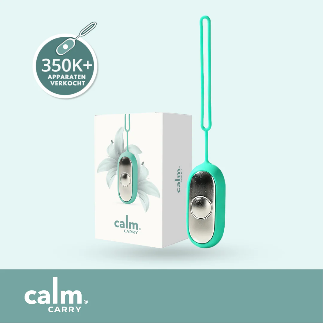 CalmCarry® draagbaar wellnessapparaat helpt angst, stress en slapeloosheid te verlichten met veilige microstroomtechnologie. Ontworpen om het PC8-acupressuurpunt in uw handpalm te stimuleren, bevordert het ontspanning en een betere slaap. Met instelbare intensiteit, automatische timer van 20 minuten, oplaadbare batterij en compact ontwerp voor thuis, op reis of voor het slapengaan. Geschikt voor volwassenen en kinderen onder toezicht, waardoor het een attent wellnesscadeau is.