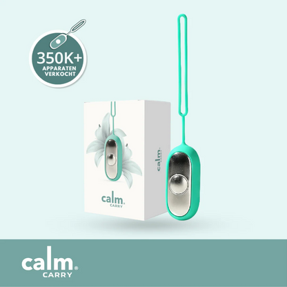 CalmCarry® draagbaar wellnessapparaat helpt angst, stress en slapeloosheid te verlichten met veilige microstroomtechnologie. Ontworpen om het PC8-acupressuurpunt in uw handpalm te stimuleren, bevordert het ontspanning en een betere slaap. Met instelbare intensiteit, automatische timer van 20 minuten, oplaadbare batterij en compact ontwerp voor thuis, op reis of voor het slapengaan. Geschikt voor volwassenen en kinderen onder toezicht, waardoor het een attent wellnesscadeau is.