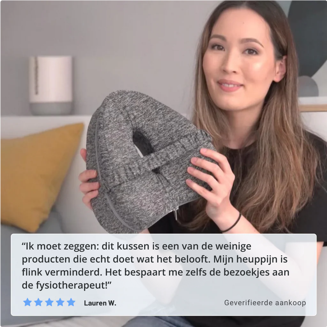 SmoothSpine™-uitlijnkussen ontworpen om heup-, rug- en heuppijn te verlichten door uw wervelkolom tijdens de slaap goed uitgelijnd te houden. Deze ergonomische wig is gemaakt van eersteklas traagschuim en past tussen de dijen met een zachte, ademende, machinewasbare hoes en een verstelbare riem om uitglijden te voorkomen. Ideaal voor zijslapers, herstel na een operatie en iedereen die op zoek is naar pijnvrije, rustgevende nachten met verbeterd comfort en ondersteuning.